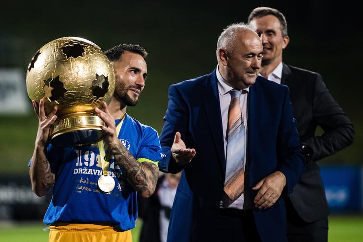 Mitja Lotrič se je vpisal v zgodovino kot kapetan celjskega kluba, ki je osvojil prvi naslov državnega prvaka. | Foto: Grega Valančič/Sportida