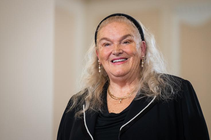 Med največjimi uspešnicami Elde Viler so skladbe Ti si moja ljubezen, Nora misel, Lastovke, Zlati prah imaš v očeh in Včeraj, danes, jutri. | Foto: STA