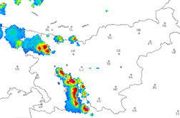 Nad osrednjo Slovenijo nastala močna vročinska nevihta: izdano tudi opozorilo pred točo #animacija