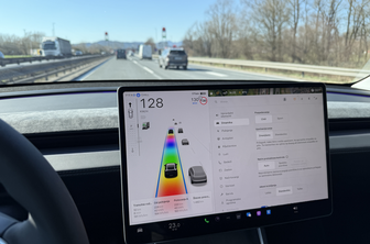 Teslin preobrat na sredinskem zaslonu? Očitno bodo prvič sprejeli Applov CarPlay.