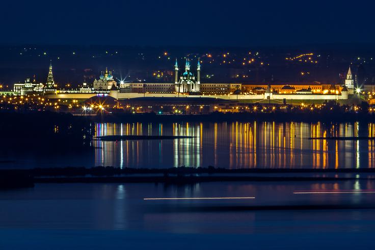 Reka Volga zaradi svojega zgodovinskega, kulturnega in gospodarskega pomena velja za enega od simbolov Rusije. Je najdaljša reka v Evropi, dolga je približno 3.530 kilometra. Volga teče skozi številna pomembna ruska mesta, kot so Tver, Nižni Novgorod, Kazan (na fotografiji), Samara in Volgograd. Izliva se v Kaspijsko jezero. | Foto: Shutterstock