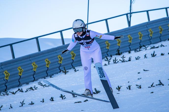 Ema Volavšek | Ema Volavšek je bila po skakalnem delu tekme četrta, to mesto pa je nato zadržala tudi v teku. | Foto Guliverimage