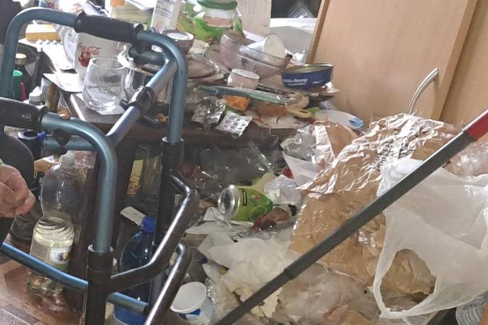 smeti, stanovanje, gospa, pomoč, Ana Kolar, Eko sklad, podjetništvo | Tudi pred njo so prazniki. Želijo si, da bi jih dočakala v lepši luči.  | Foto Ana Kolar/Facebook