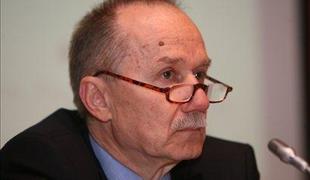 "Politika dela probleme, rešuje jih pa stroka"
