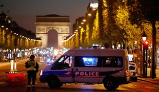 Napadalec v Parizu ubil policista, dva ranil #foto