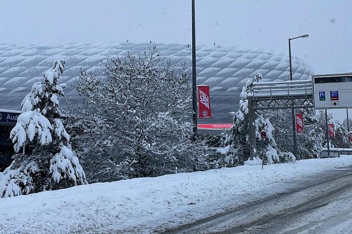 München Allianz Arena Bayern | Zaradi novega snega tekma v Münchnu odpade. Zaprto je tudi bližnje letališče. | Foto Reuters