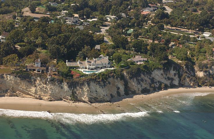 Fotografija, ki si jo je Barbra Streisand prizadevala skriti pred javnostjo, je danes javna in za uporabo na voljo vsem. | Foto: Thomas Hilmes/Wikimedia Commons