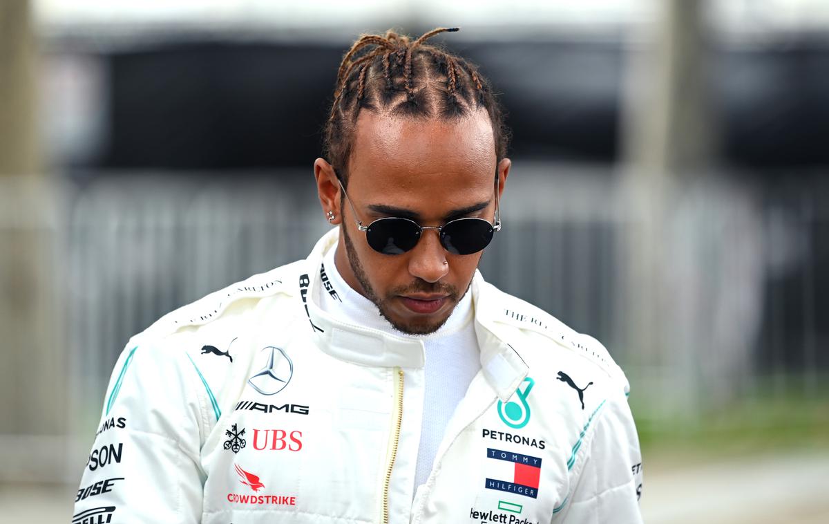 Lewis Hamilton | Hamilton je sporočil, da se bo zadrževal doma, v samoizolaciji, čeprav ne bo opravil testa na okužbo s koronavirusom, češ da drugi potrebujejo zdravstveno oskrbo bolj kot on. | Foto Getty Images