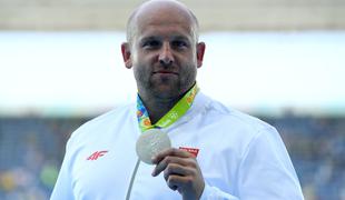 Zaradi triletnega bolnega dečka prodaja olimpijsko medaljo