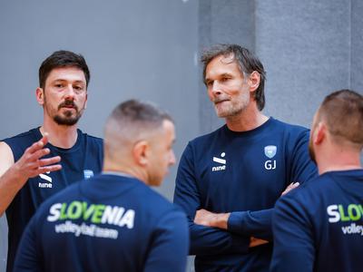 Slovenski odbojkarji v okrnjeni zasedbi zbrani v Šempetru