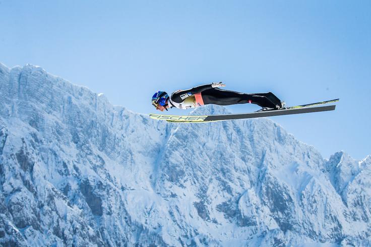 Je dvakratni dobitnik velikega kristalnega globusa, a njegove najboljše sezone so mimo. Nazadnje je bil najboljši leta 2013. Bil je tudi že olimpijski zmagovalec, pa večkratni svetovni prvak. Je velik skakalni šampion, ki pa je imel v zadnjih letih kar nekaj zdravstvenih težav, tako da se je oddaljil od vrha. V četrtek je dokazal, da še ni pozabil dolgih poletov.  | Foto: Žiga Zupan/Sportida