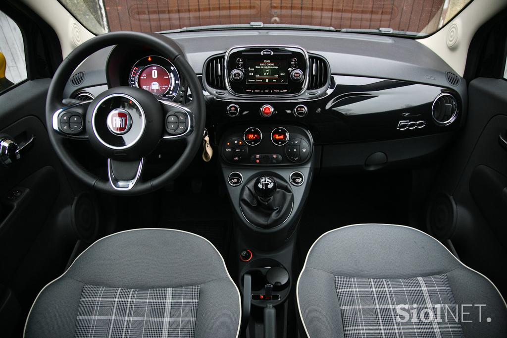 Fiat 500 1.2 8V lounge - šik mestni malček s posluhom za visoko modo