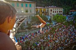 Foto: Pogumneži spet navdušili s skoki v Sočo