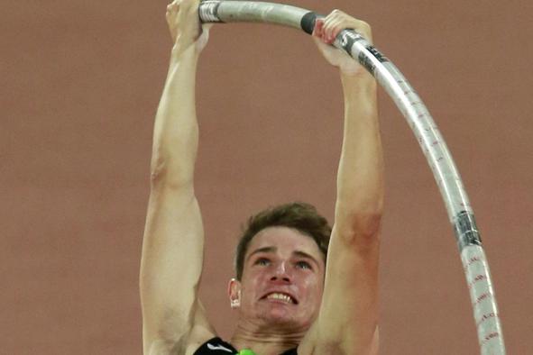 Z rekordom je že ob krstnem nastopu poletel v finale
