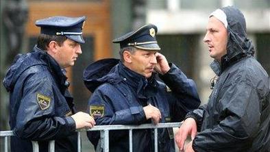 Kresalova in Čebašek-Travnikova o izbrisanih in delu policije