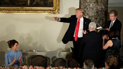"Vsem na očeh se je prepiral z Melanio, ki je bila na robu joka"