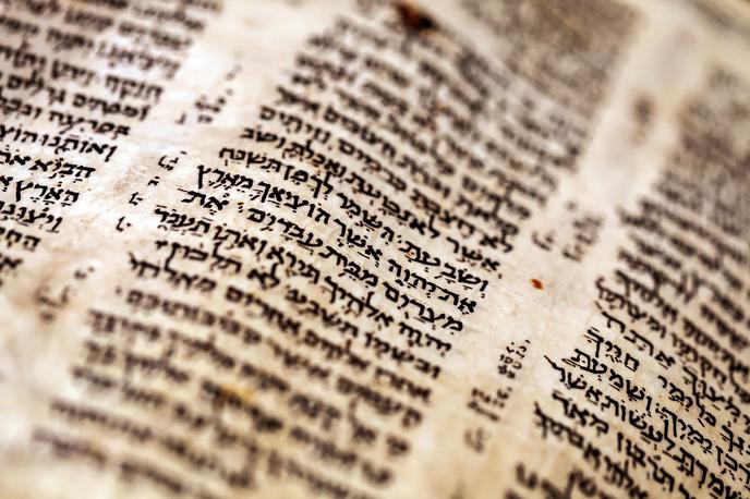 Biblija, tekst | V študiji so znanstveniki tako zapisali, da ni dvoma, da je odkriti evangelij nastal najpozneje v šestem stoletju. (Fotografija je simbolična.) | Foto Reuters