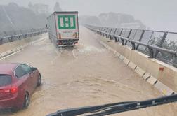 Ligurijo po obilnih padavinah prizadele poplave in plazovi, v Franciji evakuirali 900 ljudi #video