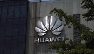 Prodajo prepogljivih mobilnikov zamaknil tudi Huawei
