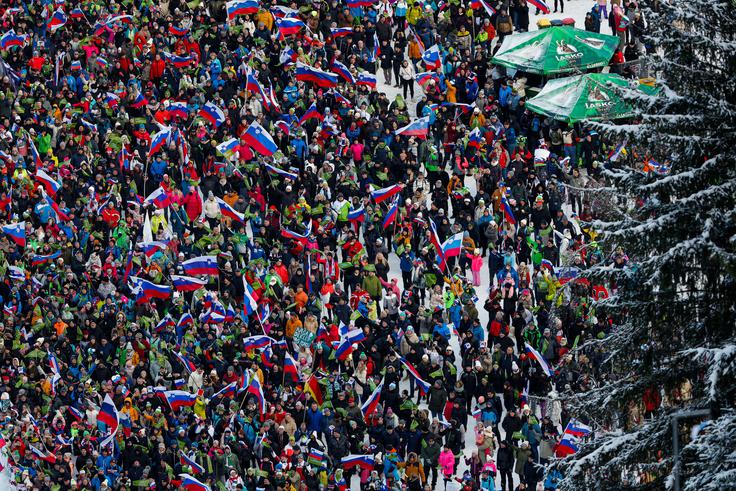 Tudi nedeljska tekma je na Ljubno privabila 8.500 navijačev. | Foto: Luka Kotnik