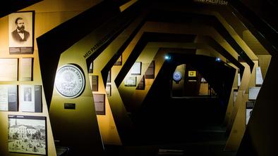 Vpliv teh ljudi razburja: so med člani lahko tudi slovenski politiki?