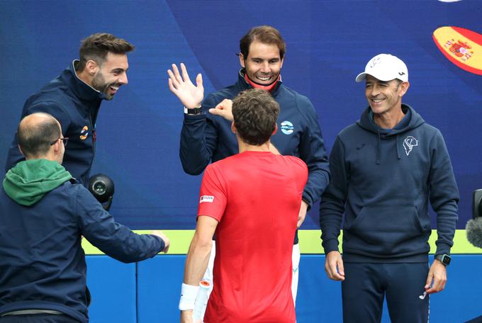 Rafael Nadal je na tekmi proti Avstraliji bodril rojake s klopi. | Foto: Reuters