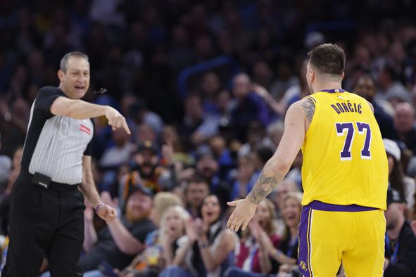 Luka Dončić nesrečno izključen, nato se je OKC maščevala Lakersom #video