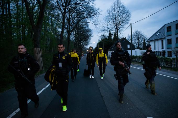 Nogometaši Borussie so v šoku. Pred eksplozijo se še razmišljali o tekmi, po njej pa nič več, je dejal vratar Roman Bürki. | Foto: Getty Images