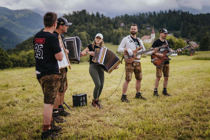 Lani maja je bila gostja na koncertu Fehtarjev v osrčju slovenskih gora, ki so ga poimenovali Gojzar Tanc. | Foto: Žan Zajc