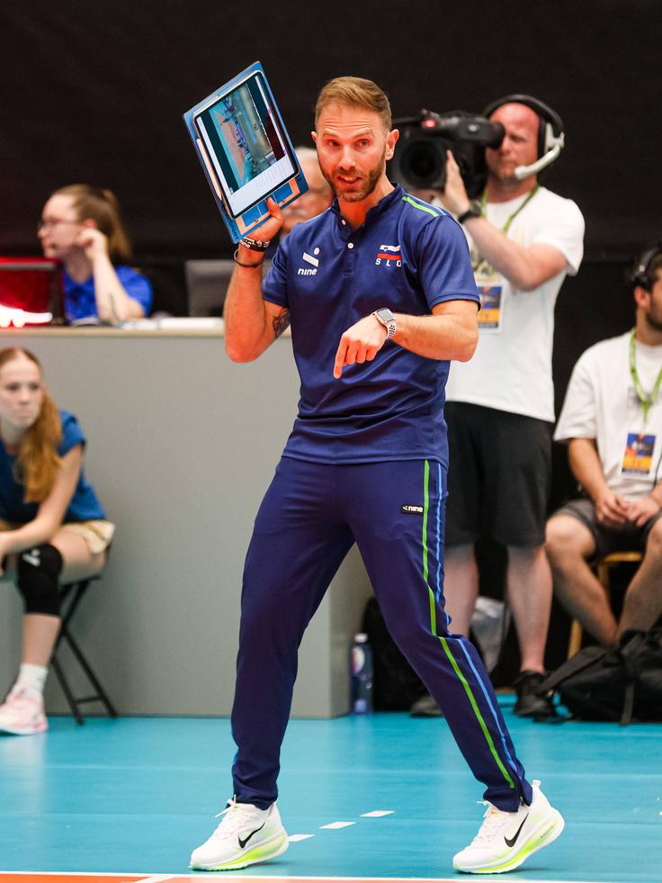 "Že na začetku tekmovanja je bilo jasno, kakšni so naši cilji. Želimo zlato medaljo, želimo doseči zadani rezultat, ki je pomemben za državo in zvezo in zato z igralkami dajemo vse od sebe." | Foto: Guliverimage
