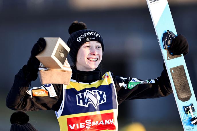 Nika Prevc | Nika Prevc je zablestela na uvodu v sezono in se veselila prepričljive zmage. | Foto Reuters