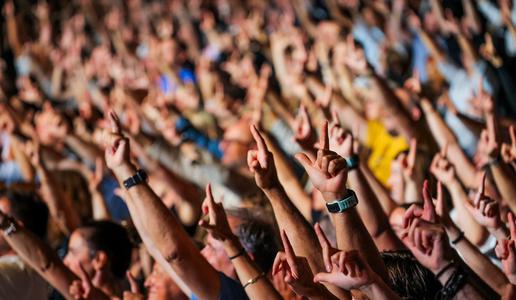 Kam za vikend: med narodne noše, v svet gaminga ali na koncert? Izbira bo pestra.