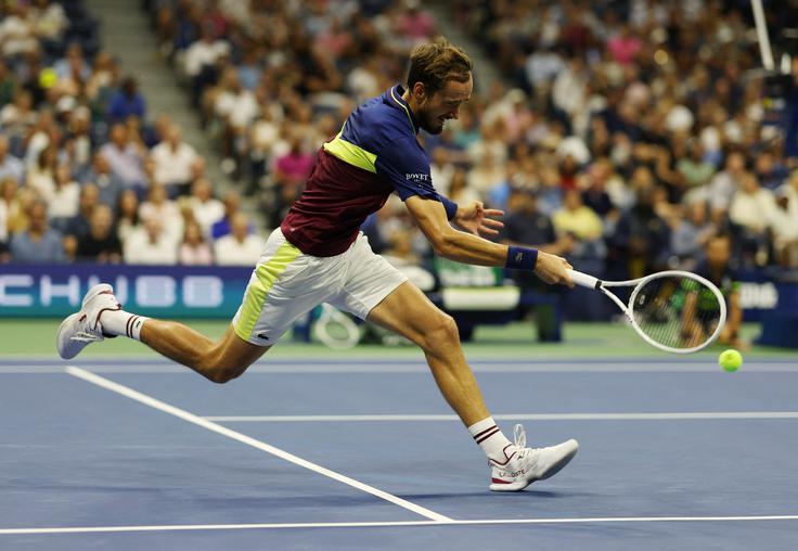Daniil Medvedjev je izločil prvega nosilca Carlosa Alcaraza. | Foto: Reuters