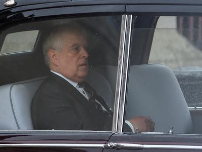 Princ Andrew: "Odpovedujem se vsem nazivom."