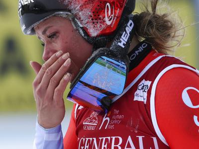 Corinne Suter po padcu in poškodbi mesec dni brez smučanja