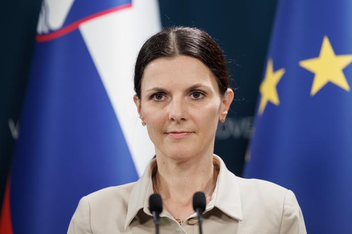 Nikolina Prah |  "Cilj vseh treh izdaj je predvsem v krepitvi slovenskega kapitalskega trga skozi ponudbo instrumenta, ki je alternativa hrambi prihrankov na bančnih računih, ki so lahko slabo obrestovani ali celo neobrestovani," je povedala Nikolina Prah. | Foto STA