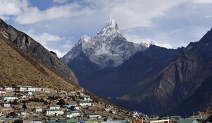 300 turistov zaradi slabega vremena obtičalo blizu Mount Everesta