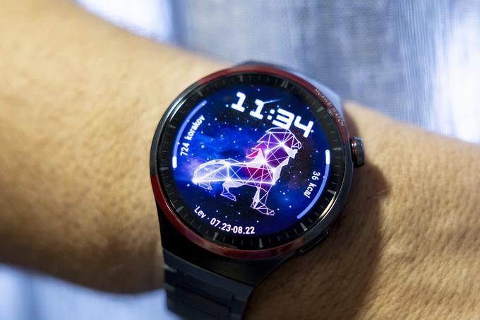 Med številčnicami z vesoljsko tematiko, ki so jih razvili posebej za pametno uro Huawei Watch 4 Pro Space Edition, so tudi ozvezdja horoskopskih znamenj. | Foto: Ana Kovač