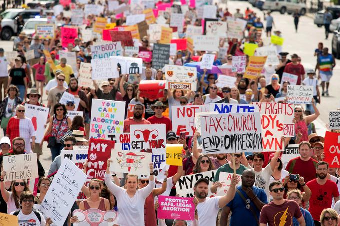 V Alabami so prejšnji mesec sprejeli strog zakon, ki po nekaterih ocenah splav oziroma umetno prekinitev nosečnosti dejansko popolnoma prepoveduje. | Foto: Reuters