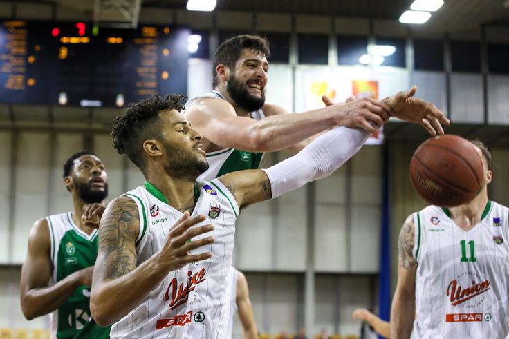 Med številnimi novimi obrazi se bosta na tekmi Olimpija - Krka znova srečala tudi "staroselca" Devin Oliver in evropski prvak Žiga Dimec. | Foto: Sportida