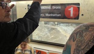 New York prizadele hude poplave, pod vodo tudi podzemna železnica #video