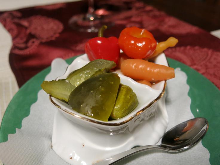 V domači kuhinji vložena zelenjava ... | Foto: Miha First