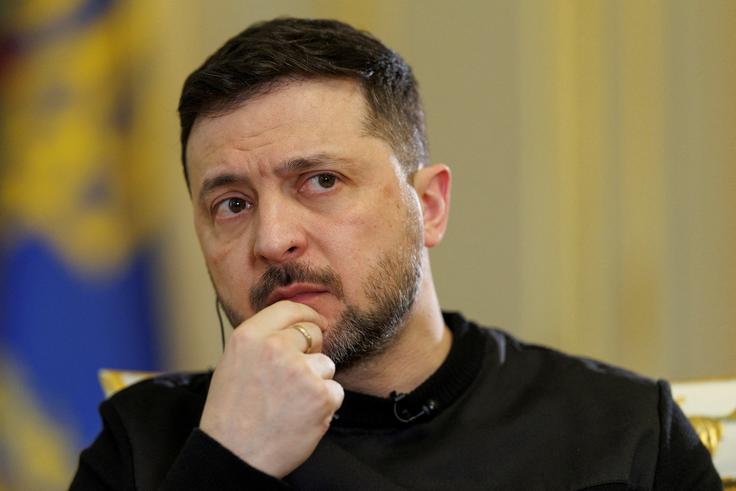"Menili smo, da je bil Red belega orla, podeljen leta 2023, namenjen ukrajinskemu narodu in naši vojski. Tako je bilo takrat rečeno. Danes red pošiljam nazaj poljskemu predsedniku," je v zapisu na družbenih medijih v soboto sporočil ukrajinski predsednik Volodimir Zelenski. | Foto: Reuters
