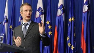 Umar: Vlada je višje cene nafte ublažila z nižjimi trošarinami