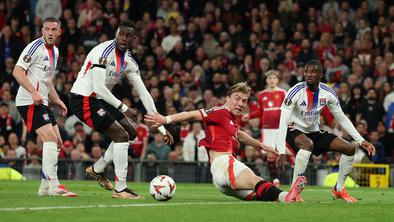 Manchester United po drami izločil Lyon, rešil se je tudi Tottenham, slovo Lazia