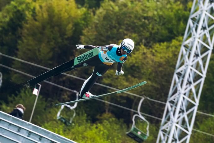 Nika Prevc četrta na veliki olimpijski napravi, Anže Lanišek peti