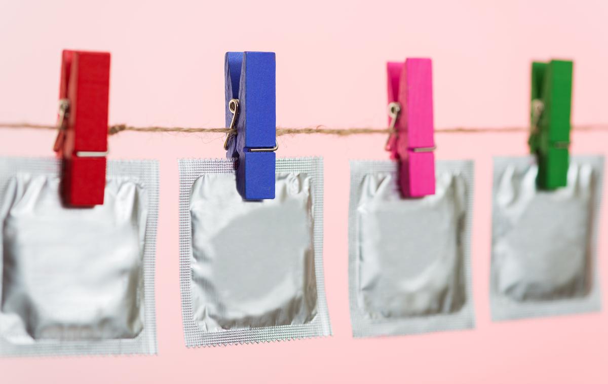 kondomi | Ženska je po tem, ko se je na svojega spolnega partnerja navezala, preluknjala kondome z namenom, da bi zanosila. | Foto Thinkstock