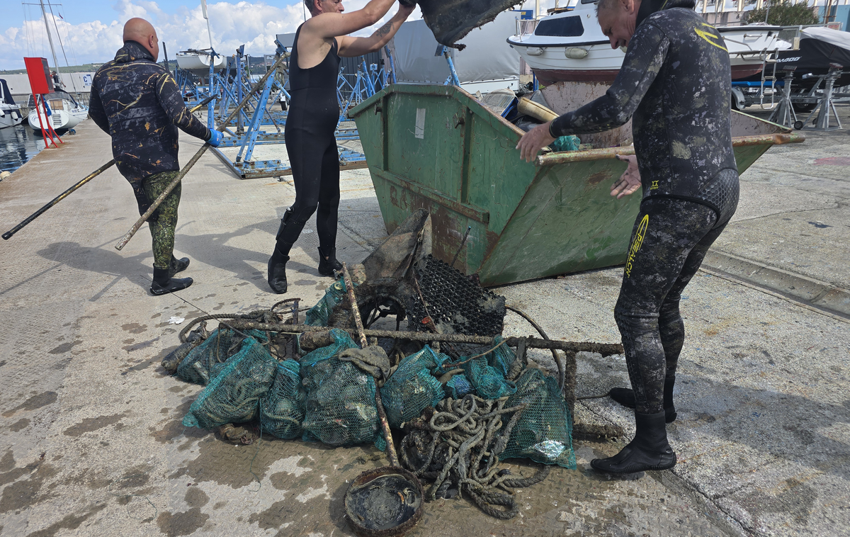 YouSea, čiščenje, odpadki, zavod | Prizadevanja za aktivnosti čiščenja morskega dna, ki jih Zavod YouSea izvaja v sodelovanju s podjetjem Spar Slovenija, nameravajo nadaljevati tudi v prihodnjem letu, so še zapisali. | Foto YouSea/STA