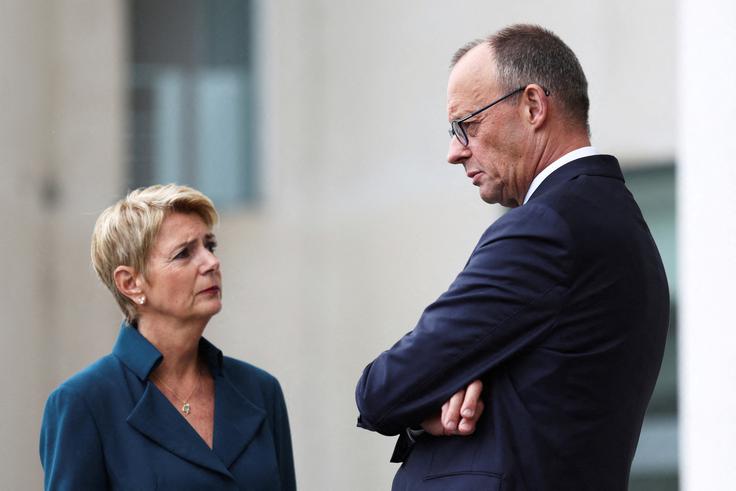 Po fiasku s Trumpom Karin Keller-Sutter išče zavezništvo pri nemškem kanclerju Friedrichu Merzu. | Foto: Reuters