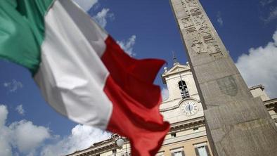 Italijani bi najprej politikom rezali plače